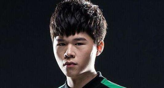 虎牙主播毒纪停播一月去整容网友这不是整容这是换了个头