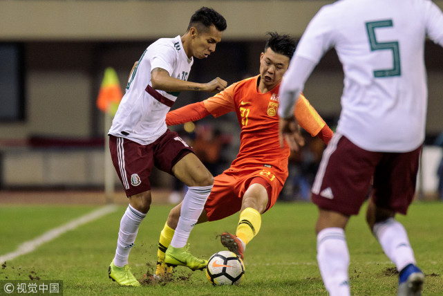 【进球】国奥开场就丢球 门将后卫配合失误送