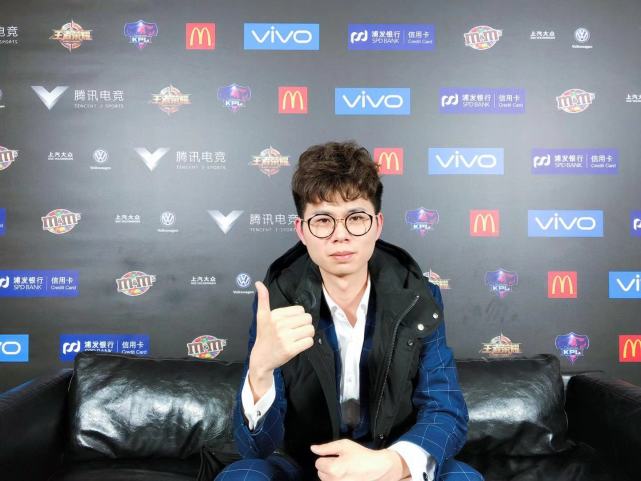 hero久竞完美收官登顶西部第一 久哲:目标始终都是银龙杯_腾讯新闻