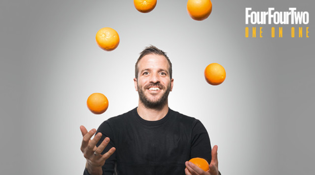 足坛金童被嫌弃的一生:伊布要打折他的腿 惹毛