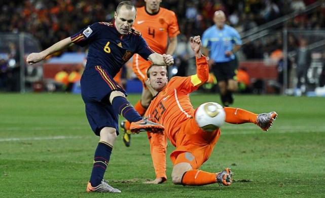 足坛金童被嫌弃的一生:伊布要打折他的腿 惹毛