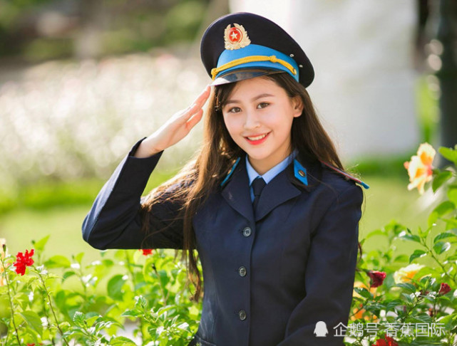 岁越南女大学生制服照走红网络身高172是选美冠军 Anh 选美 女大学生 越南