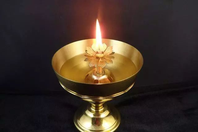 心理学:选一盏佛灯?测测你心中最重要的人是谁