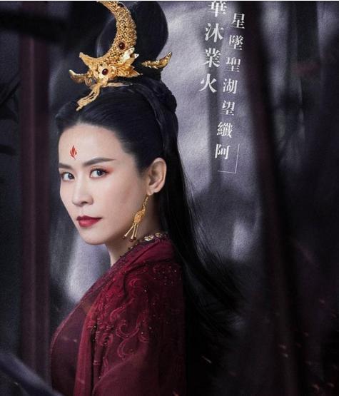 袁冰妍在剧中饰演的是血魔之女舒靖容这个角色,而秦俊杰饰演的是听雪