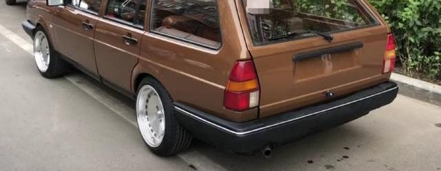 2万买辆老款桑塔纳后改装,轮毂改装就花了1万