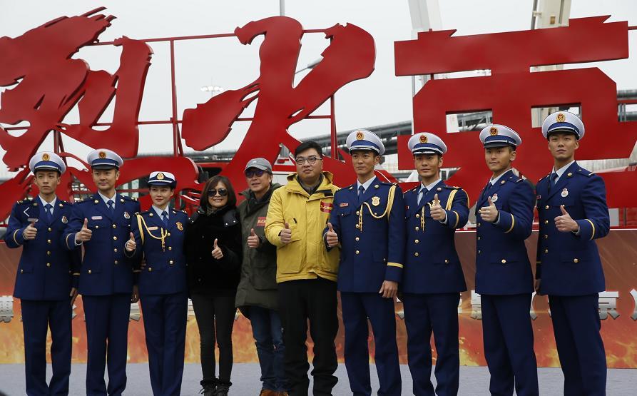 《烈火英雄》于国华影视基地举行探班,黄晓明,杜江演绎人间真情