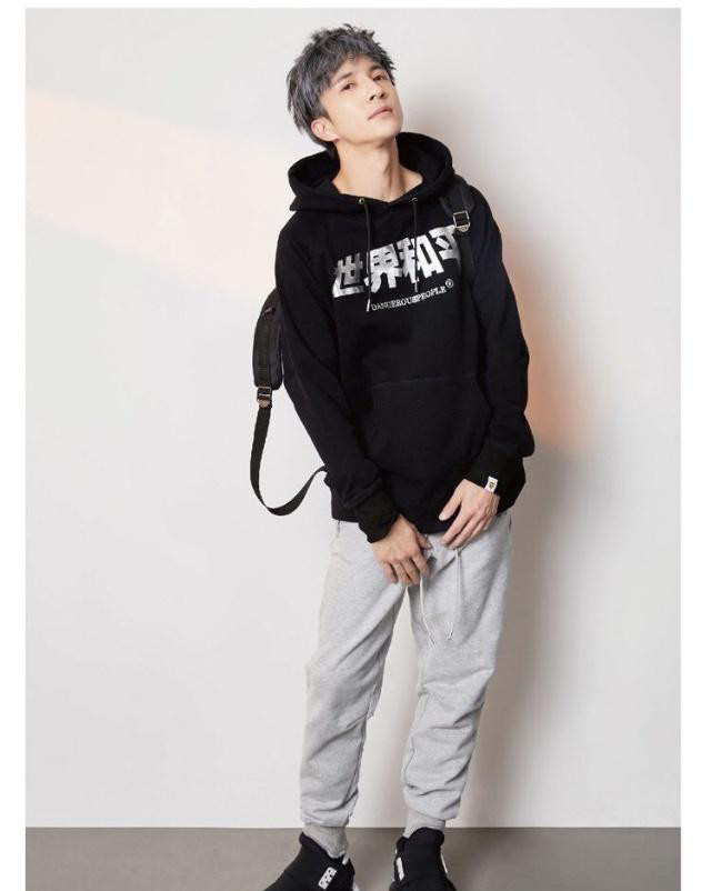 薛之谦演唱会打嗝笑唱,本人现场诉苦:因身高172被提前上场