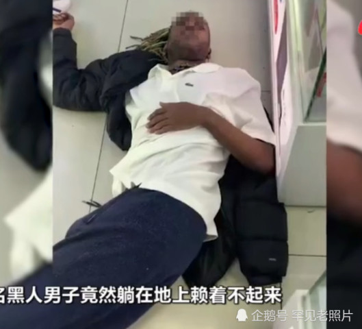 黑人男子商场偷窃被抓,上海女友阻挠民警:他是摩尔人你没权抓