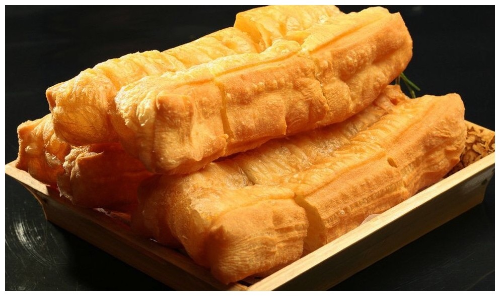 印度大哥徒手炸油条成特色,国内吃货已沉浮,