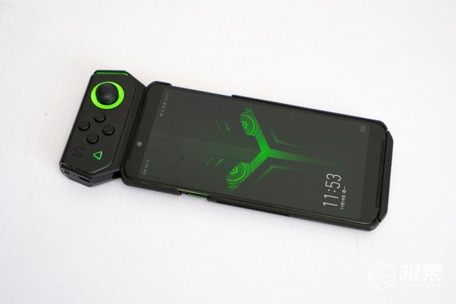 黑鲨游戏手机Helo,开黑吃鸡无往不利