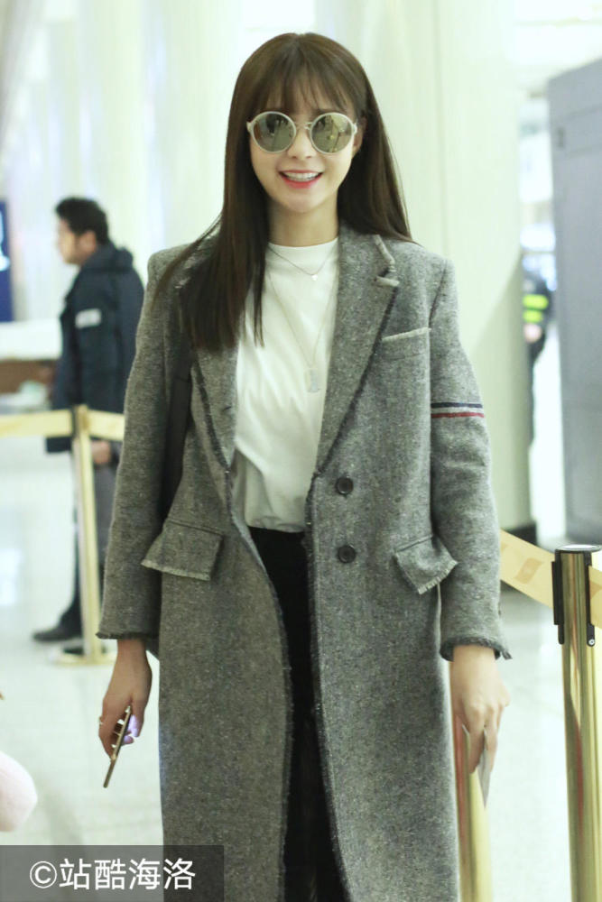 耿直girl!沈梦辰卖闲置被骗后现身黑超遮面露甜笑未受影响