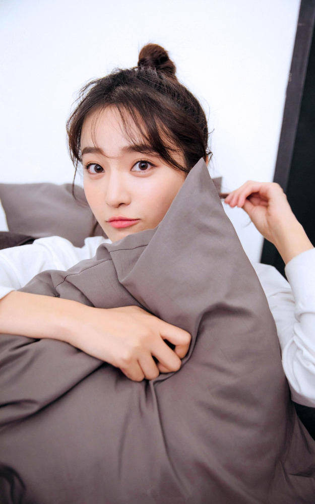 演员张欣颜,甜美乖巧,如邻家妹妹纯真可爱