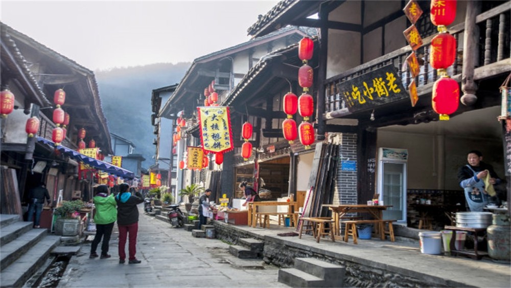 陕川甘三省交界处,有一座真正活着的古镇,还保