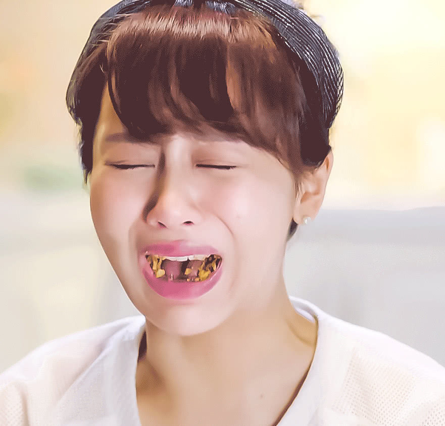 杨紫尽显吃货本性,一边哭边吃才是吃货的最高境界!不惊笑了起来