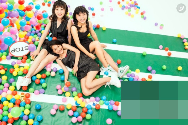 sunshine组合成员一起吃火锅,网友:其实没有那么"丑"