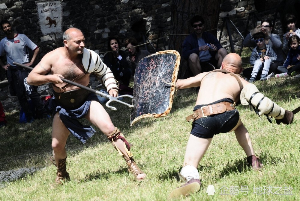 世界上唯一的角斗士学校,进去学习如何战斗,以后再也没人欺负!