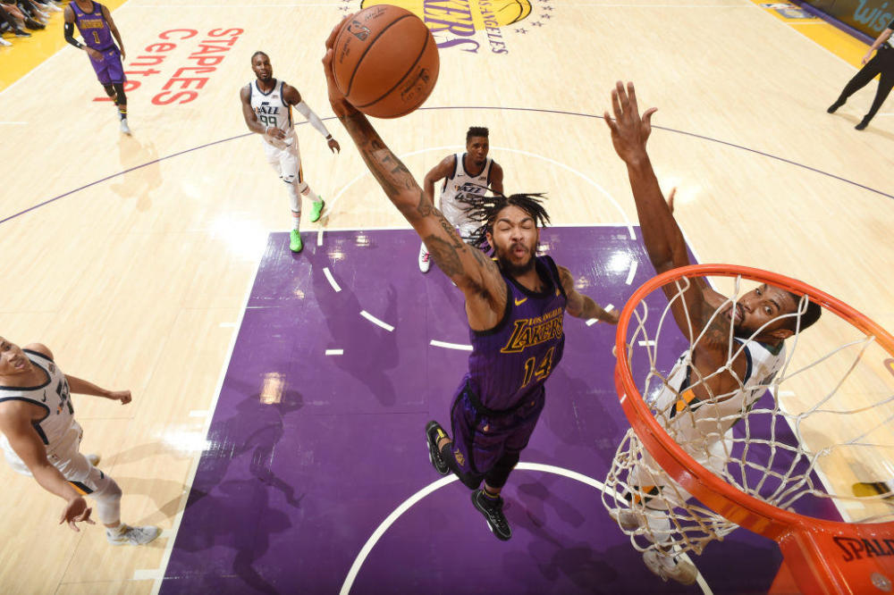 比赛刚刚开场的这一次精彩扣篮,似乎奠定了布兰登-英格拉姆整晚的爆发