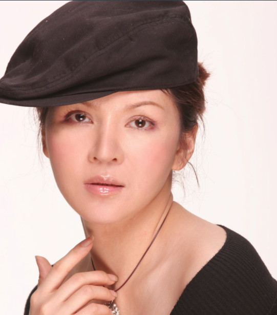 说起张白鹿,大家网友们都比较陌生,她在《亮剑》中饰演陈艺戈,虽说戏