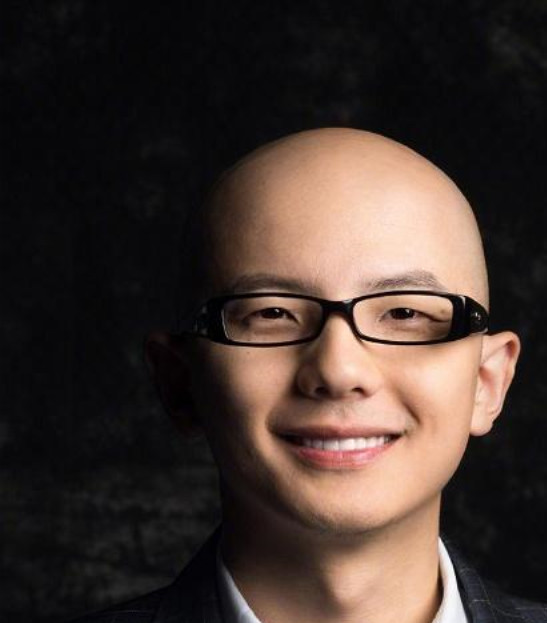 歌手平安演唱会官宣已婚生子,小蛋壳白净可爱