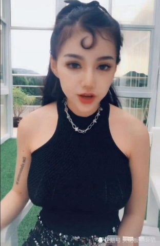 网红"猫女林"被扒出旧照,看到她的发型,网友:你的时尚我不懂