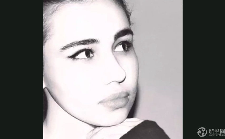 飞机餐含芝麻酱 女子吃两口过敏倒地险死亡 怒