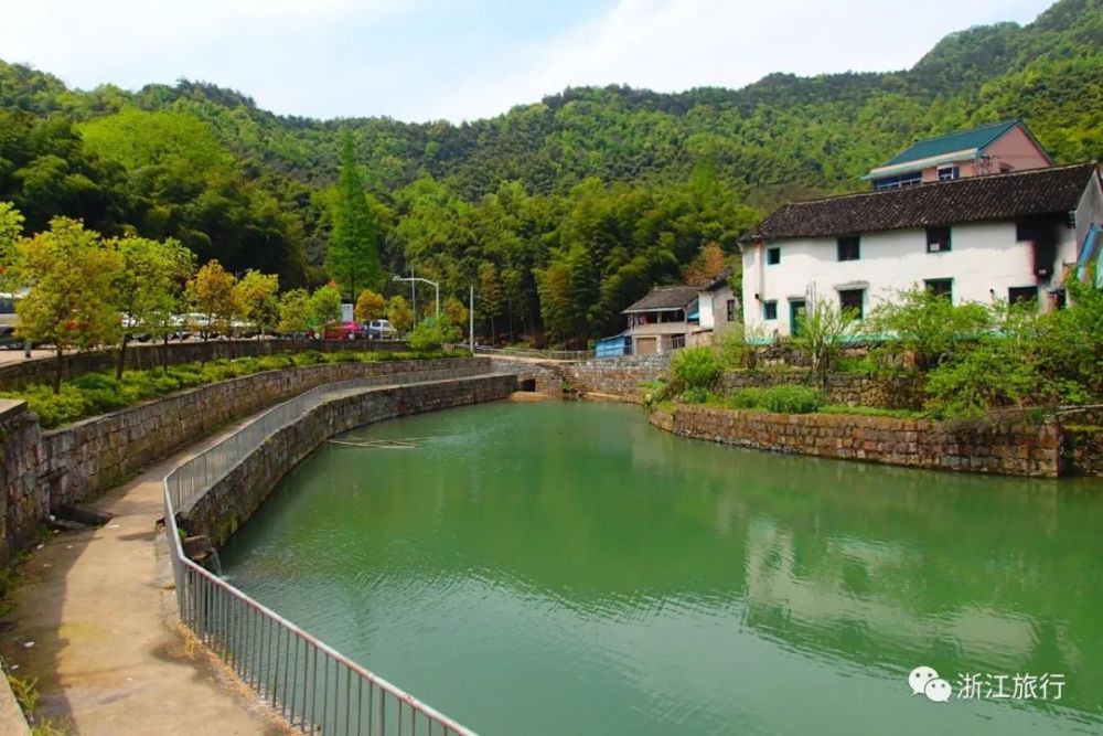 紹興交界的山脊,東面是紹興夏履鎮北塢村,西側是蕭山所前鎮夏山埭村