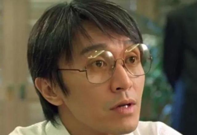 他24岁被周星驰捧红,老婆儿子颜值很高,而他却快被大家遗忘