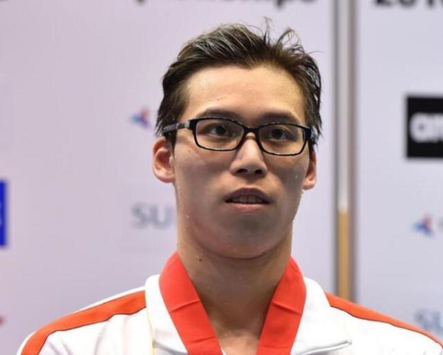 李朱濠幽默炫耀:每天和徐嘉余睡一起 对他