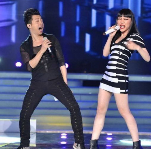 她是好声音亚军,曾因造型妆容吓哭小孩,今蒙面唱将令人眼前一