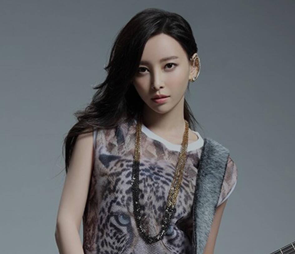 第六首:《如风过境》,歌手:哎哟蔚蔚,"对一个人最好的就是放下,无论再