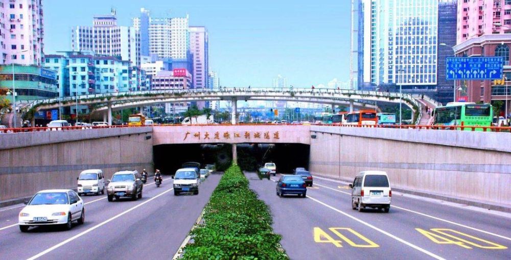 这条隧道对于芳村人来说是很自豪的,珠江隧道见证了芳村的发展史,陪伴