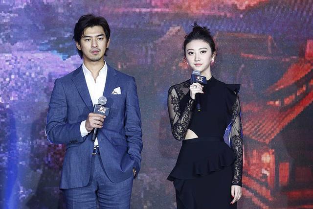 景甜回应被陈柏霖吻到脸部变形,暗示男友张继