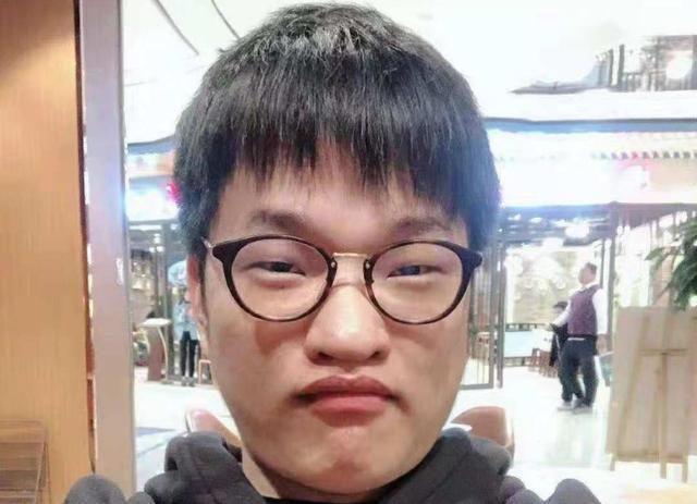 图片 >在米米刚刚加入德云色的时候,德云色知名的直播员只有牛百川,而