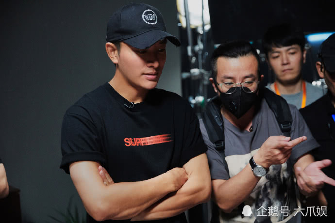 贾乃亮真的不爱李小璐了,曾被曝买房分居现怕