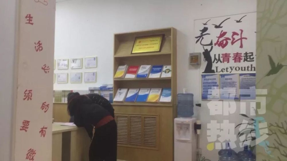 陕西专升本考试疑现集体舞弊 手机轻松带进考