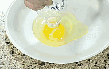 1个鸡蛋埋土里1年不用施肥叶绿花红长得壮