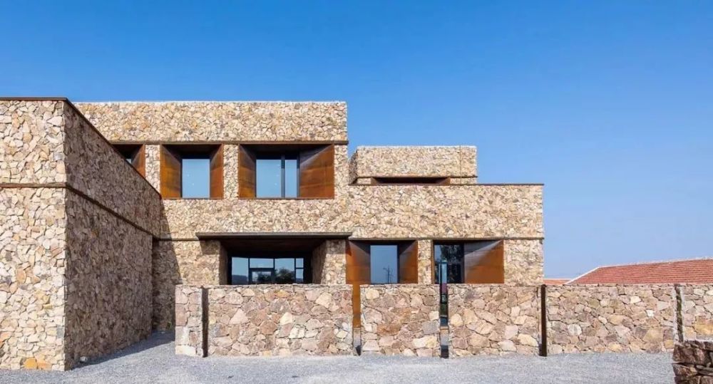 石头变成了墙尽显粗犷美