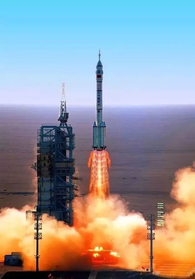 我国首飞航天员杨利伟曾在接受采访时透露,在执行神五飞天任务时携带