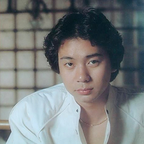 他因点评张国荣被封杀,后因宣传歌曲被投诉,又被不良势力打伤!