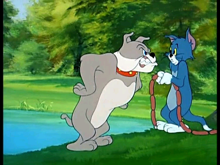 猫和老鼠:斯派克看到香肠跑了就赶紧追,结果没想到是汤姆拿的!