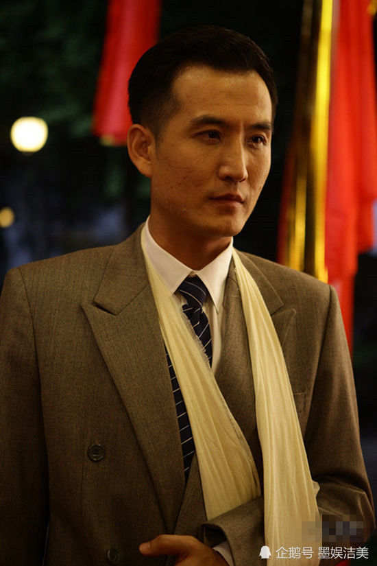 一家两个亲兄弟,哥哥上北影弟弟上中戏,小九岁弟弟比哥哥还红!