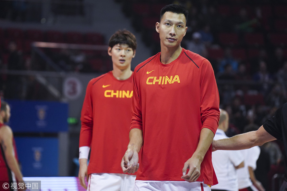 直击男篮红蓝合并首秀:球迷戏称中国像美国梦之队