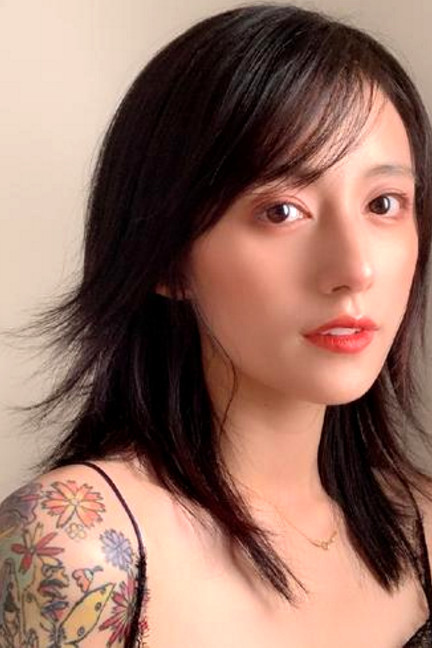 李诞老婆穿肚兜全靠自己的好身材网友颜值是重点