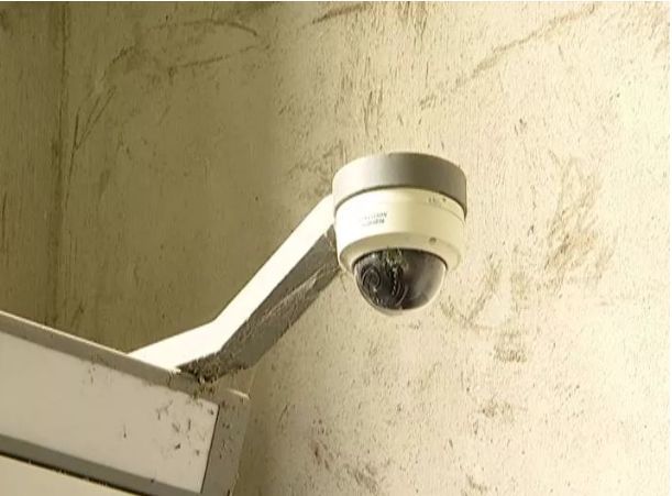 诡异!快递放丰巢却不见了,快递员要求查看监控