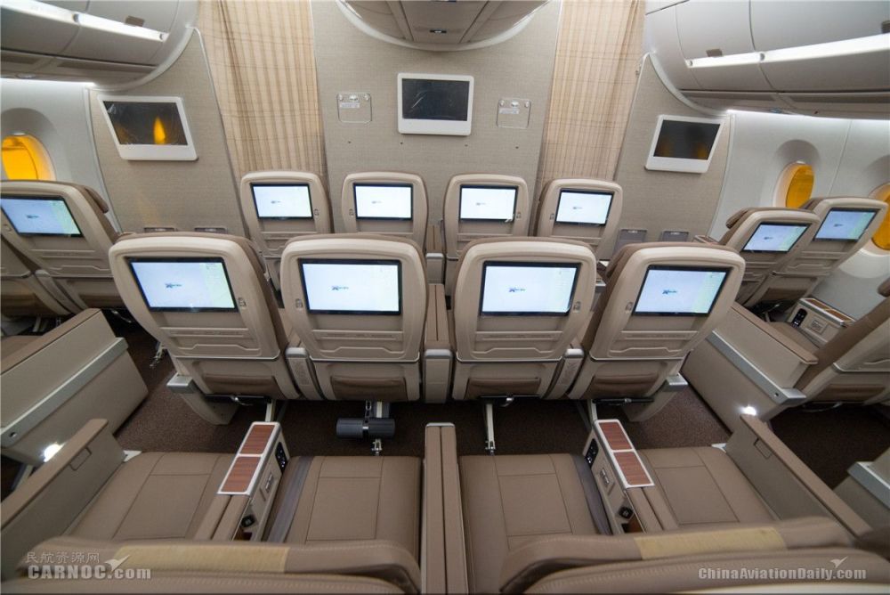 东航首架a350900惊艳亮相全球首发包厢式公务舱