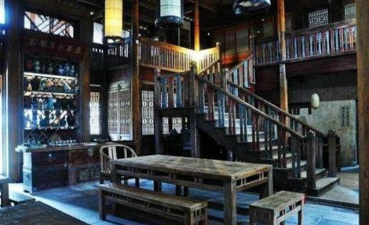 同福客栈倒闭了,破败不堪荒凉至极,《武林外传