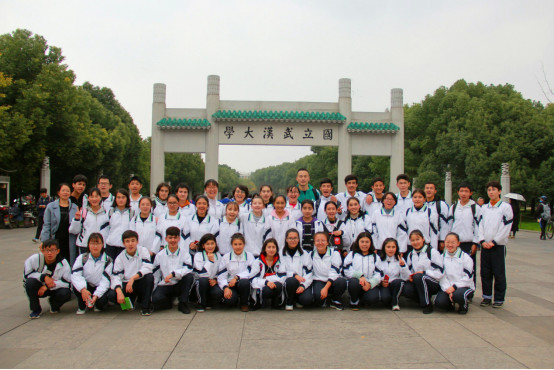 武汉一中新疆班开展科普人文创造科技研学之旅