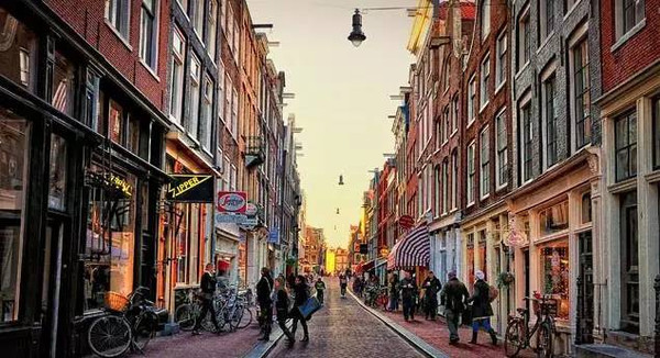 欧洲人生活慵懒,国家也没什么重工业,疑惑:为什