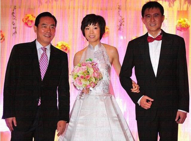 爱情不会缺席只会姗姗来迟这些人跨越年龄与外貌走到了一起