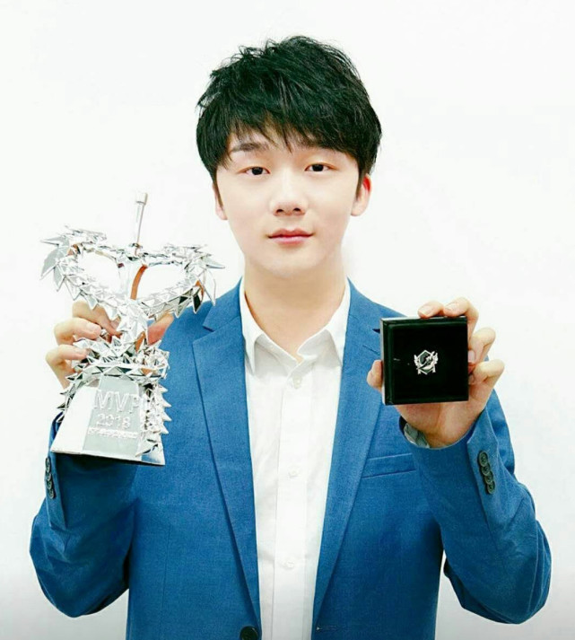 虔诚高票蝉联kpl常规赛mvp 成长迅速为rng.m支柱